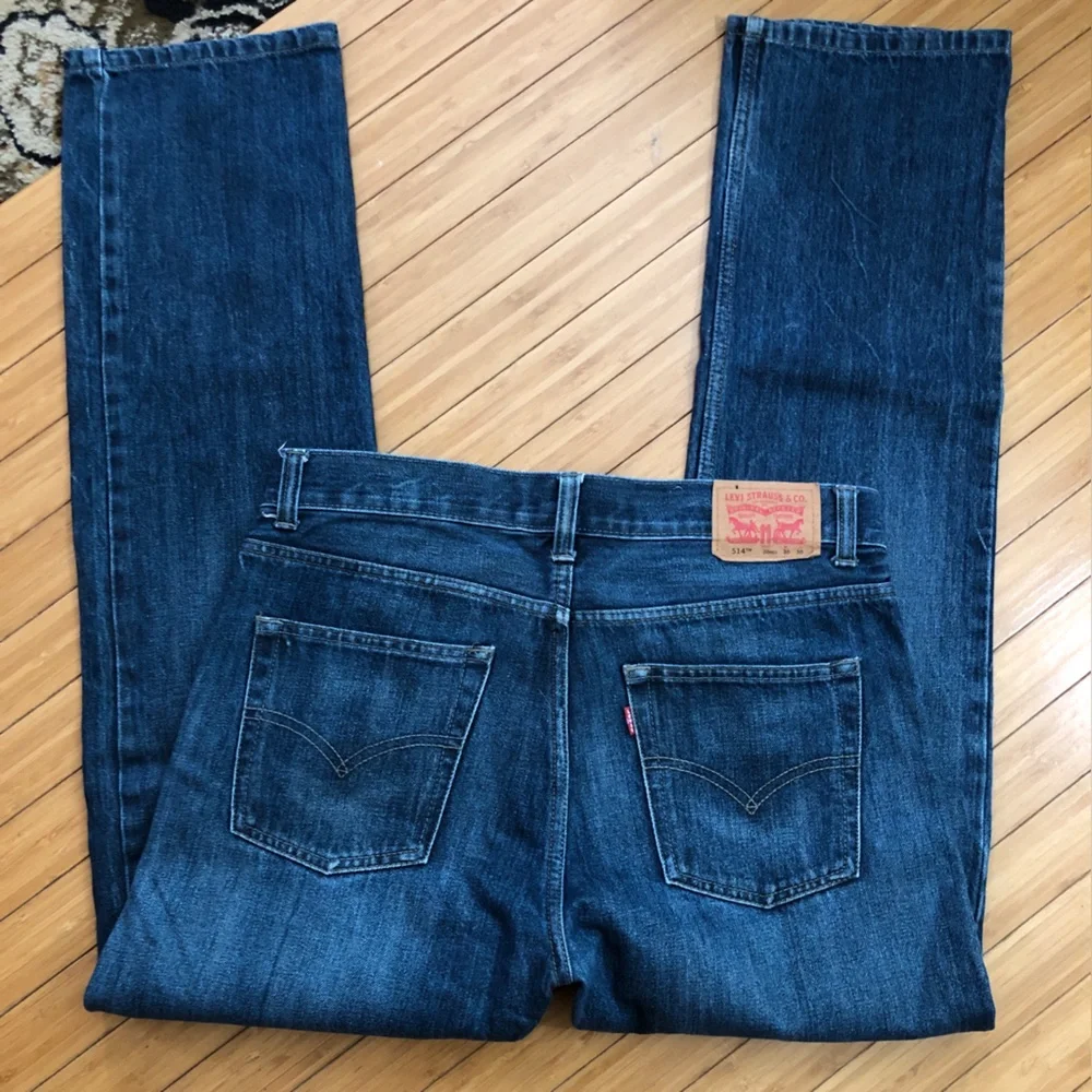 Levis straight leg